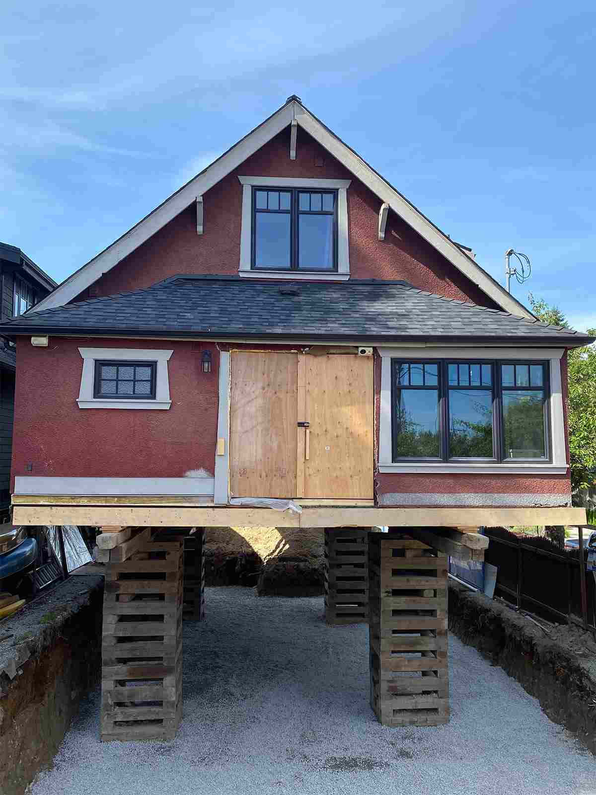Vancouver house lifted on timber cribs